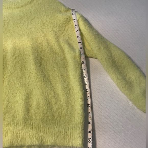 Calia chartreuse sweater. Medium - Picture 4 of 6